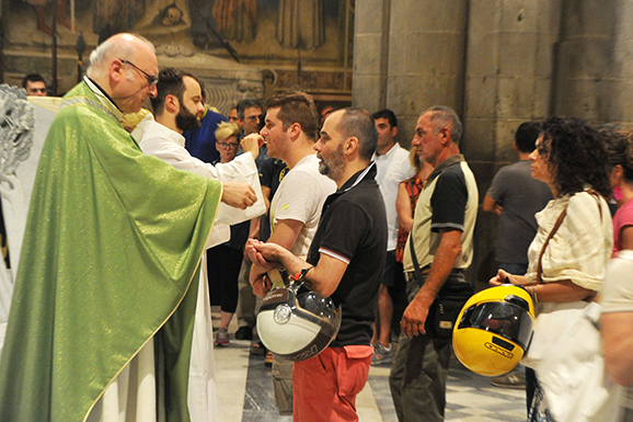 comunione-con-il-casco