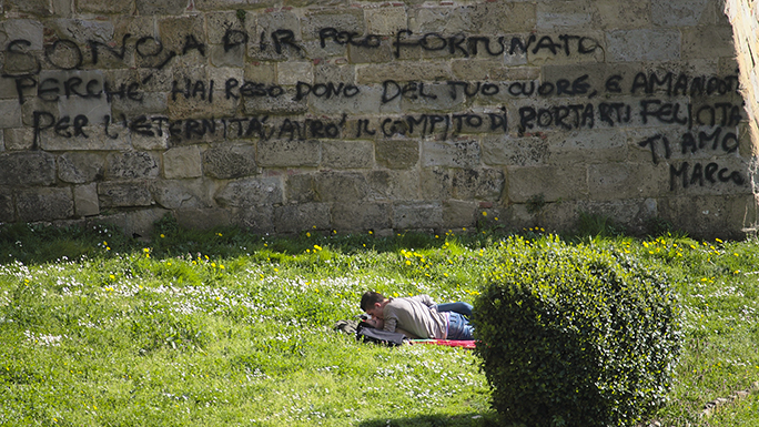 Ragazzi fate l’amore, ma non le scritte sui muri
