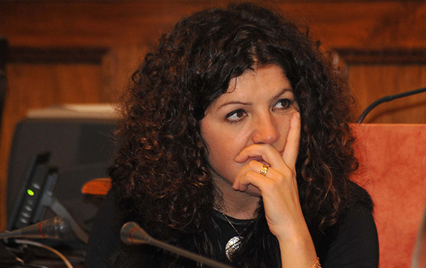 Si aprì una porta e non entrò nessuno: era . . .