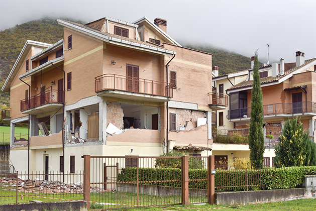 Notizie dalle aree terremotate: non cadono solo le case antiche…