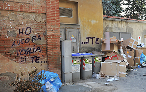 Scritta quasi romantica in risposta al vicesindaco Gamurrini