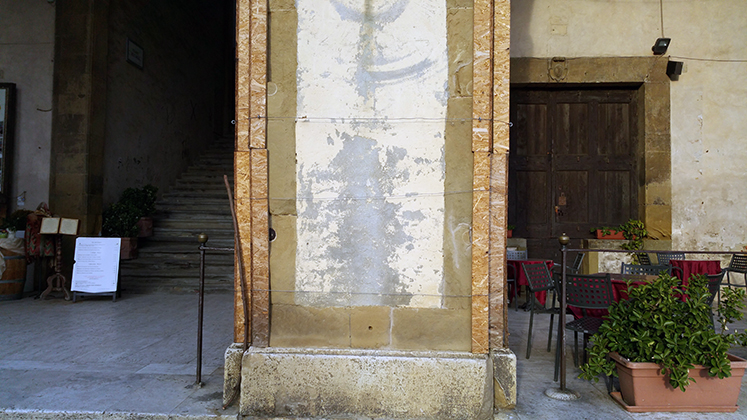 Ma il loggiato del Vasari non lo sistema mai nessuno?