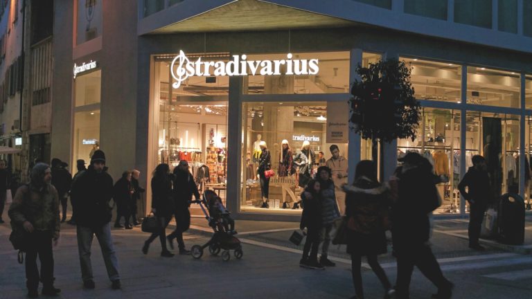 Stradivarius e il palazzo dell’ex Banca Toscana