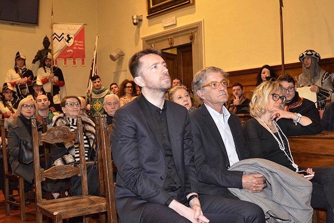 Che si fa, si cambia Scanzi o si cambiano gli aretini?