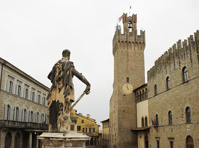 O tutti insieme o tutti a casa: il centrosinistra chiama Donati e suona la sveglia ad Arezzo