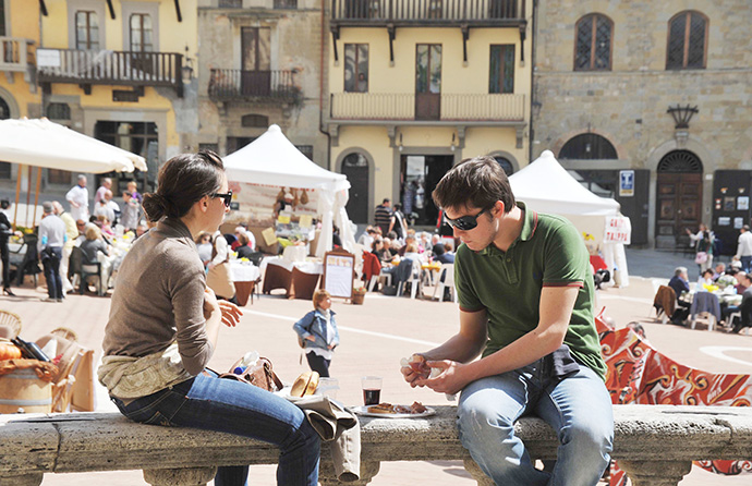 Nuovi panini in Piazza Grande e mezzi Ricchi e Poveri in agguato