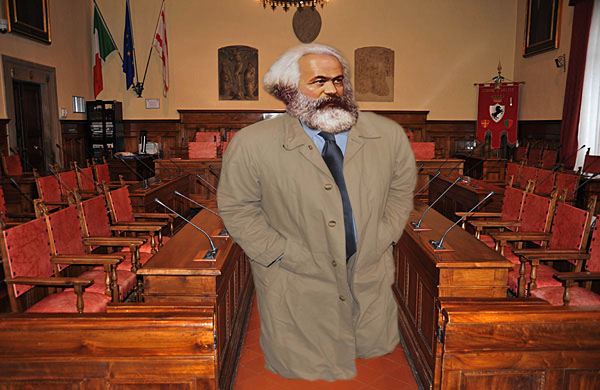 Karl Marx: si aggira uno spettro per Arezzo, lo spettro del Comune di Ghinelli alla Camera di Commercio