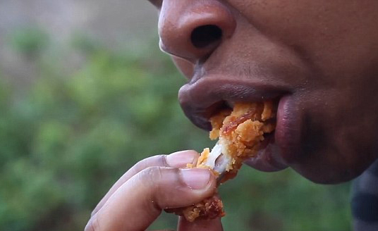 La tolleranza vola sulle ali di pollo