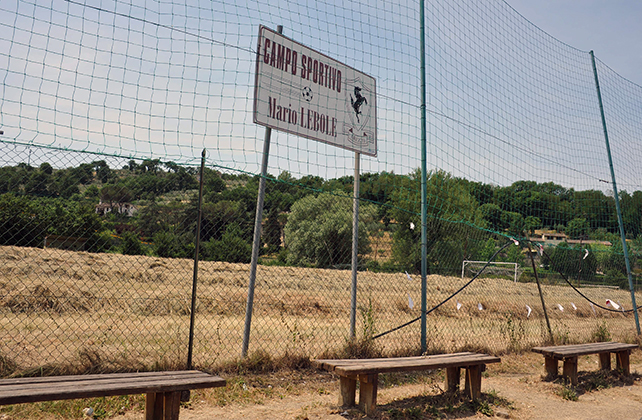 Al campo de calcio ce se fa ‘l fieno…