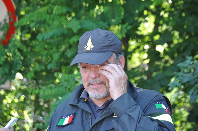 Da Lassù in alto qualcuno ci guarda e non sta a guardare e a 9 anni diventa il SIMBOLO DI AGGRAPPAMENTO ALLA VITA!