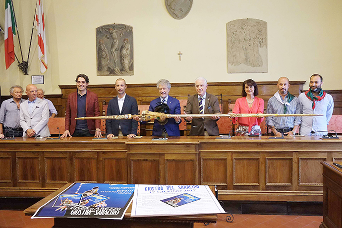 Giostra: il turismo avrà la su bella cabina di regia ma el Saracino? Manca quanto alla notturna? Poco! Ma sulla regia è ancora buio. Anzi cala il sipario