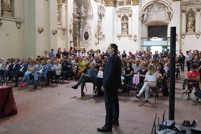 E’ tremenda emergenza turisti giunti a miliardi dopo il parto del Comanducci