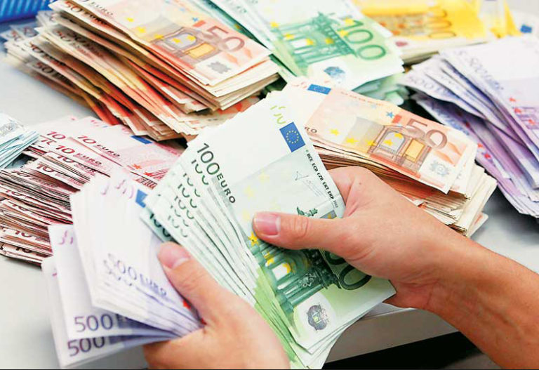 C’hanno ripescato con un amo da 17 milioni di euro. Ora bisogna vedere se Ghinelli ne farà un successo! Intanto bacia il didietro a Gentiloni-Renzi
