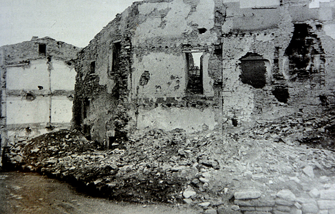 bombe-in-via-Garibaldi-arezzo-muro-murales