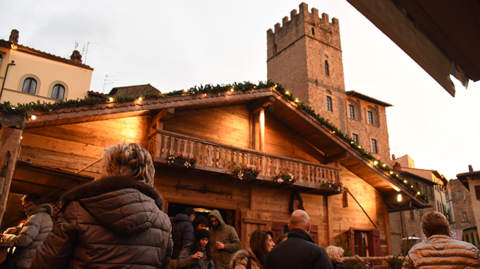 Mercatino tirolese in piazza Grande: voleva farcelo anche il Vasari