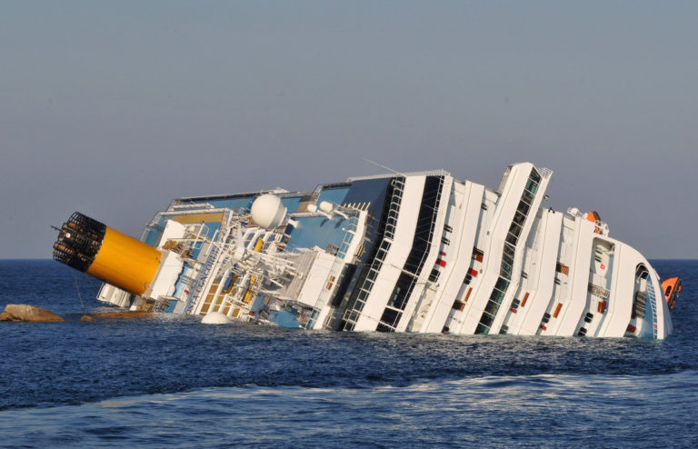 Schettino si rivolge alla Corte Europea per i diritti dell’uomo perché “la colpa è stata dello scoglio…”