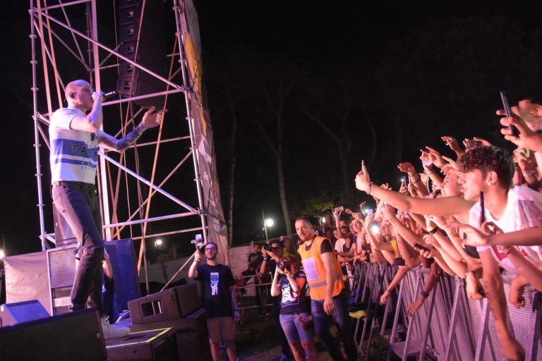 La musica è finita, gli amici se ne vanno….