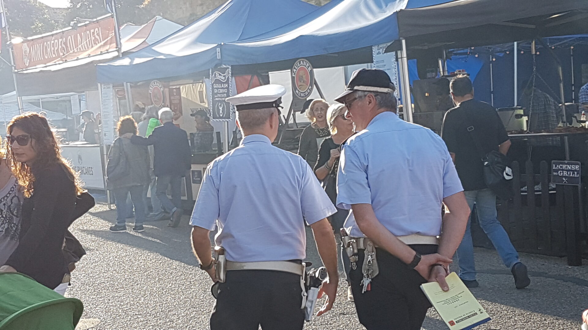 Vigili al mercatino