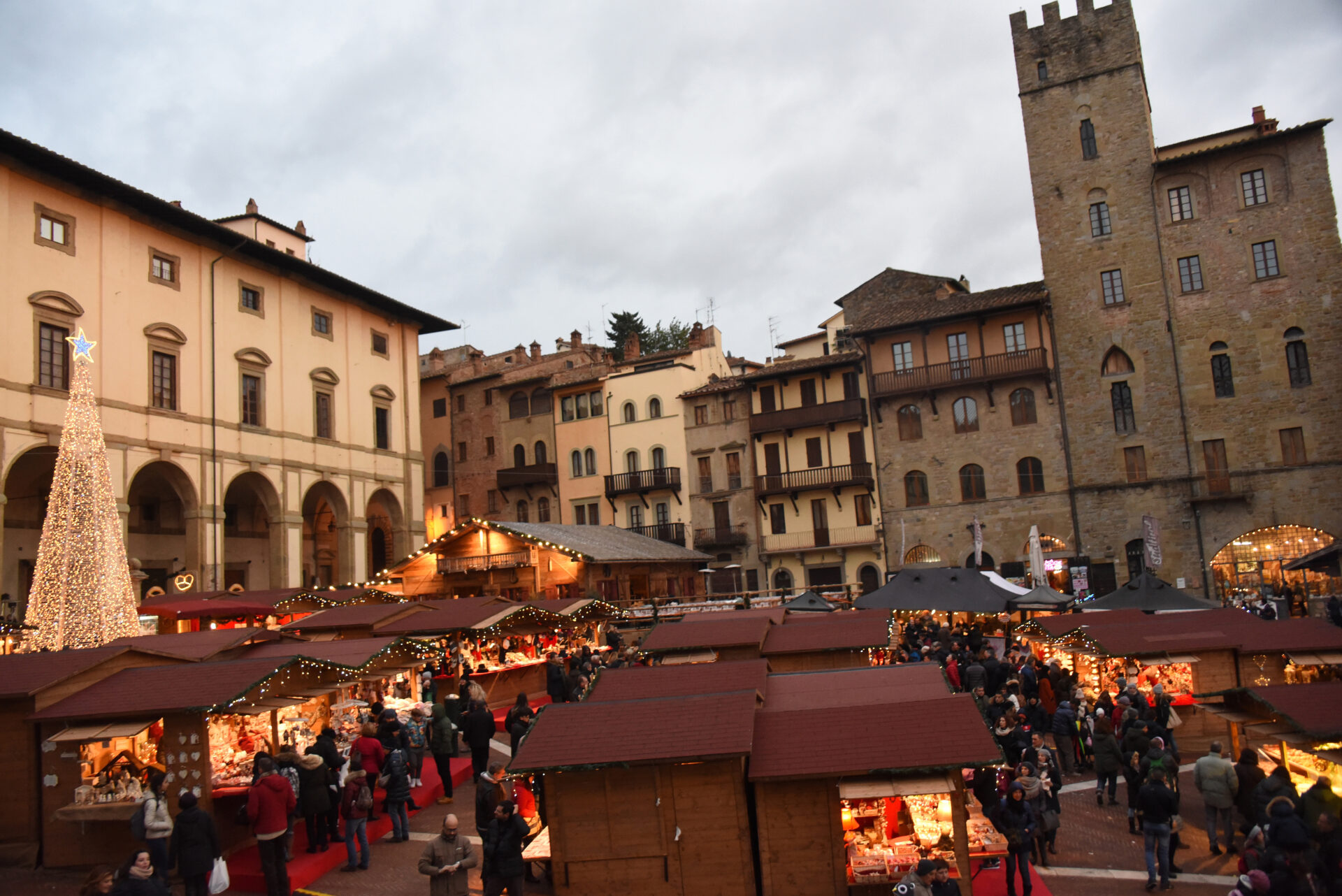 Villaggio tirolese piazza Vasari