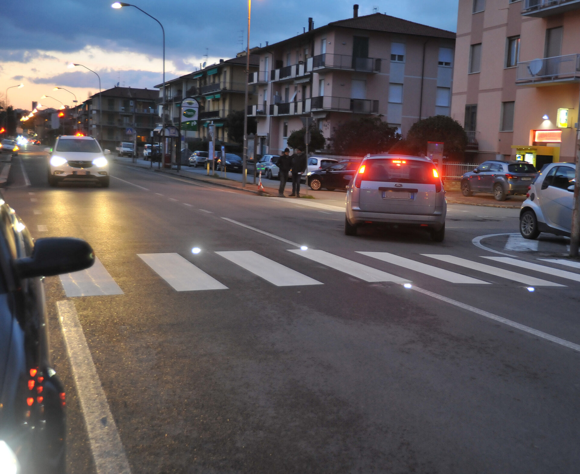 Strisce pedonali illuminate