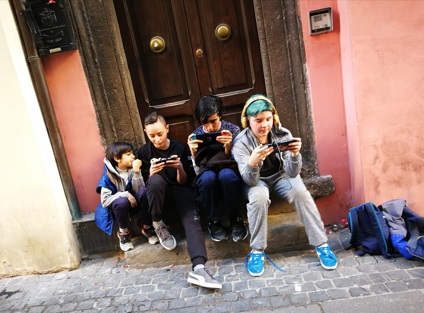 Ragazzi con Cellulare