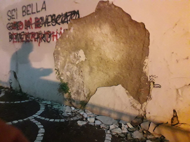 Calcinacci sotto la rovesciata di Menchino