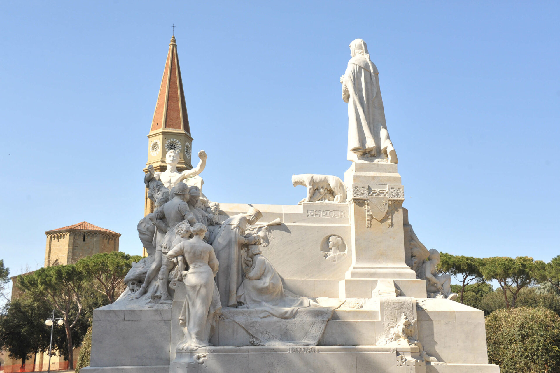 Arezzo Monumento a Francesco Petrarca