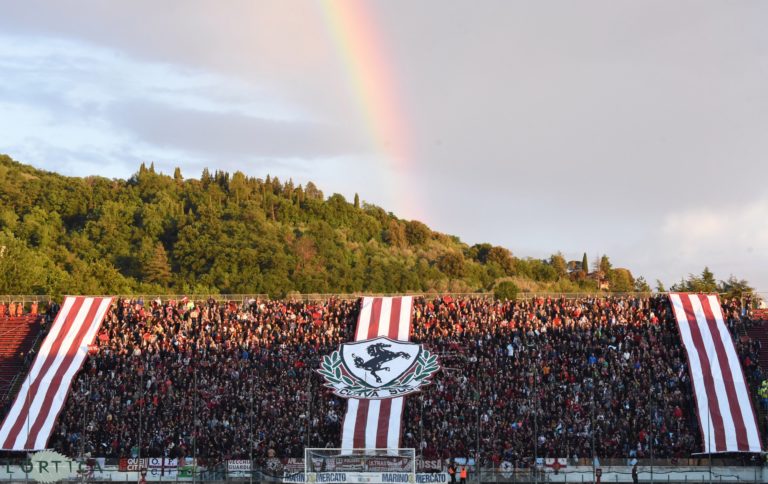 Arezzo–Ascoli, il sindaco Ghinelli aumenta la capienza dello stadio: 550 posti in più in Curva Sud