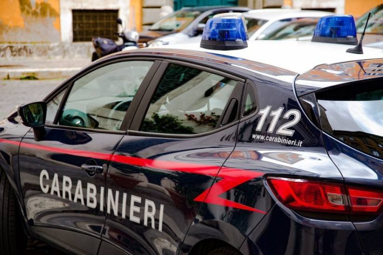 Sansepolcro, ubriaco spara col fucile ai passanti arrestato