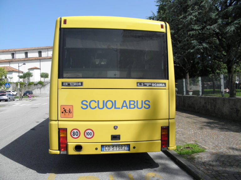 84enne percorre ogni giorno 60 km per portare a scuola bimbo cieco