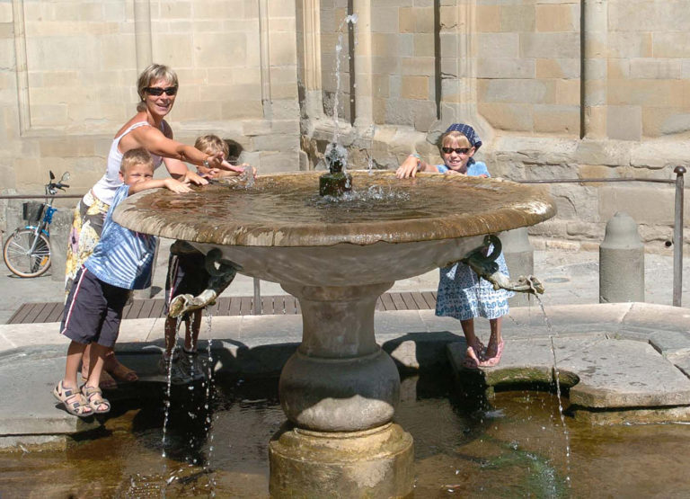 La Fraternita dei Laici di Arezzo ha deliberato il restauro della fontana di Piazza Grande