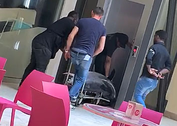 Arezzo, quando il Tonno prende l’ascensore (video)