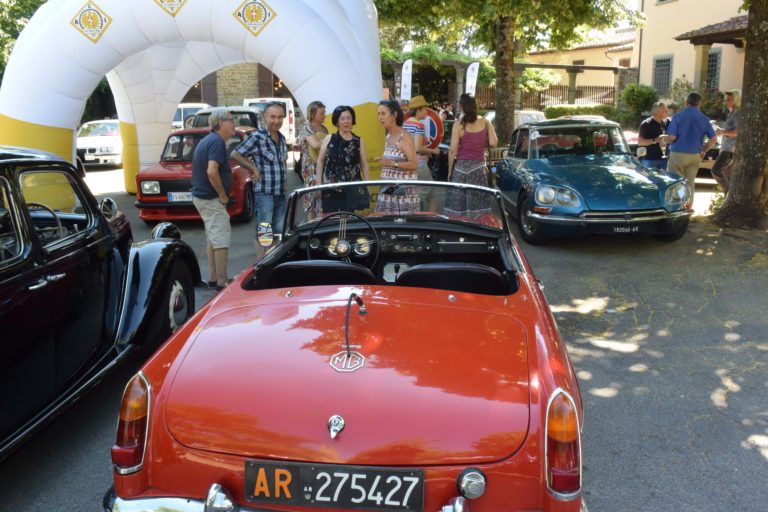 Ruote nella Storia. Aci Storico, le classsic car a Poppi , le foto