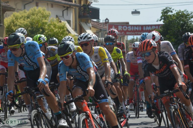 Ciclismo juniores: a Rigutino il Giro delle Valli Aretine, sfida tra 116 atleti