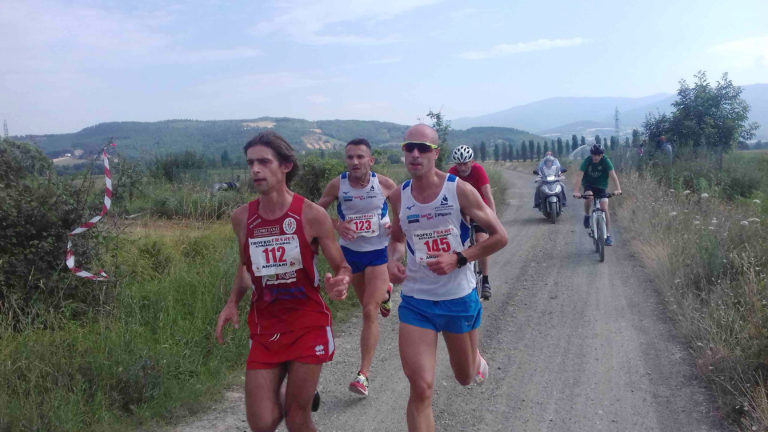 Podismo, Trofeo Fratres Città di Anghiari: vittorie di Lorenzo Vergni e Elena Caputo