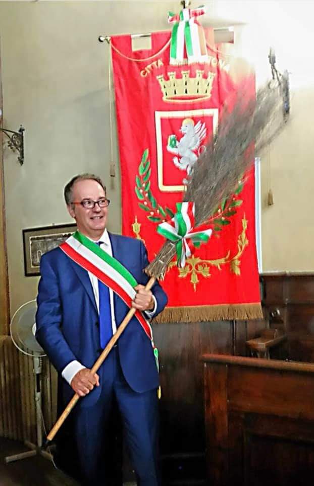 Quella  scopa  di  Meoni