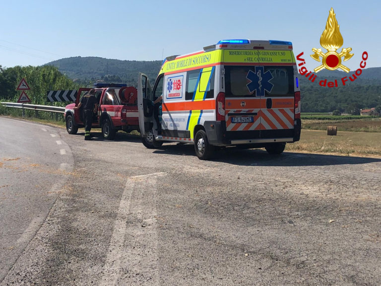 Scontro moto furgone, giovane in arresto cardiaco rianimato sul posto, da 118 e vigili del fuoco