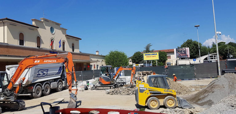 Ma che ci fanno alla stazione di Arezzo?