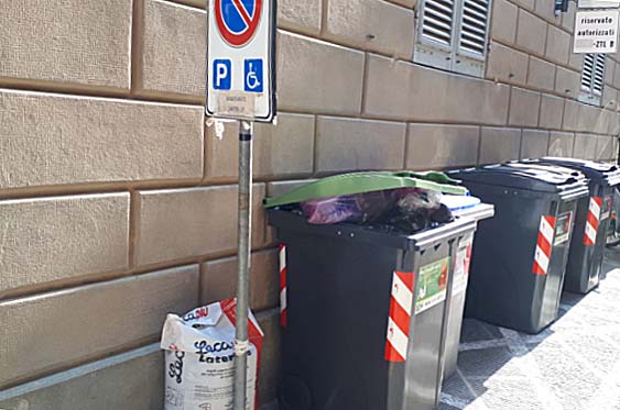 La mamma dei cretini è sempre incinta
