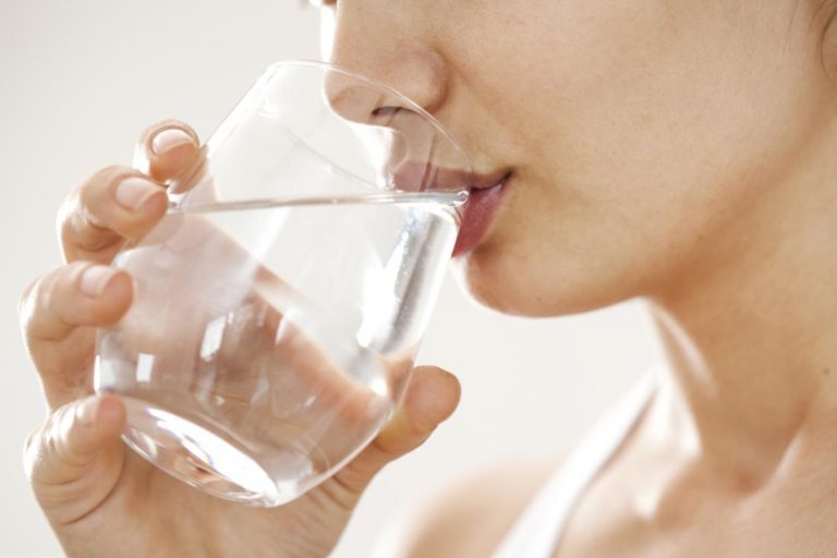 Un bicchiere di acqua ogni ora!