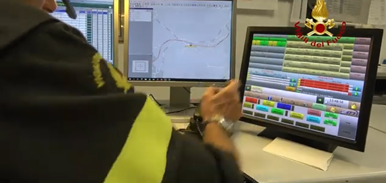 Vigili del fuoco, la localizzazione di una persona dispersa (video)
