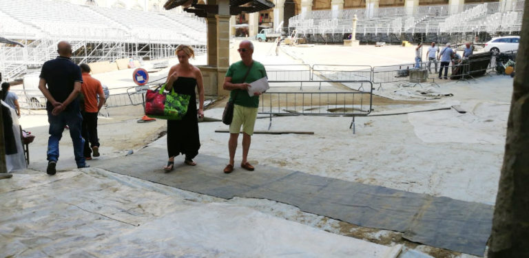 Ad Arezzo si mette la testa sotto…la sabbia