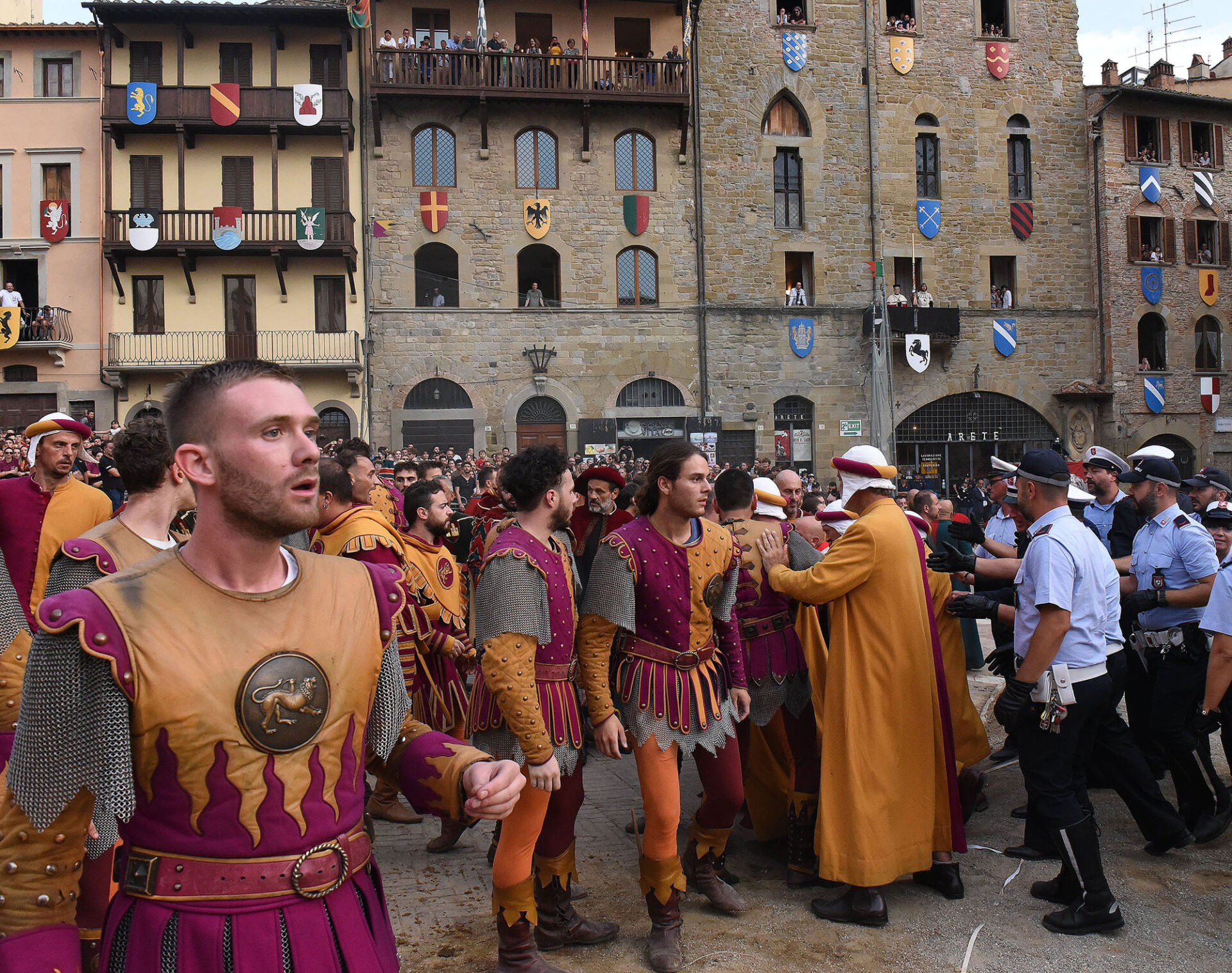 Porta del Foro proteste