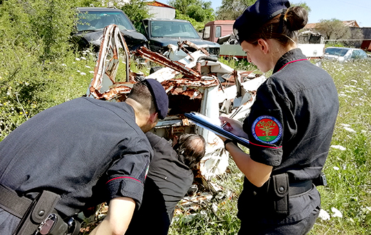 Rifiuti speciali in un’ officina meccanica casentinese, sequestrata dai carabinieri forestali