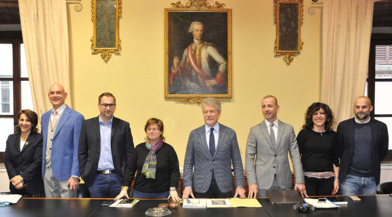 Arezzo – Il Sindaco non parla, la giunta non delibera da un mese e gli assessori sono spaesati