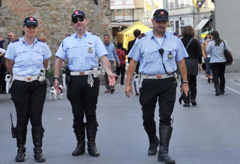 Polizia locale multa negozio etnico in centro per carenze igienico sanitarie