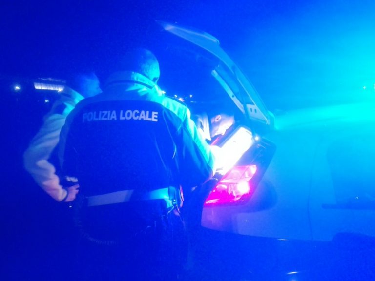 Polizia locale: sequestra marijuana e denuncia due ragazzi