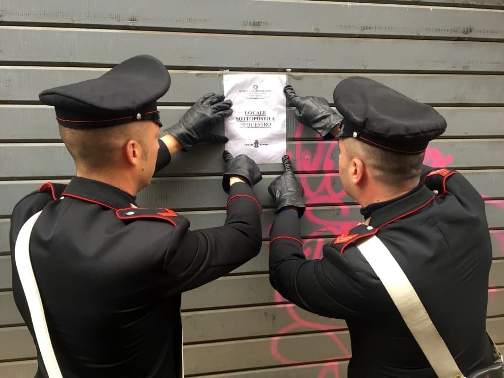 Carabinieri-chiudono-locale1
