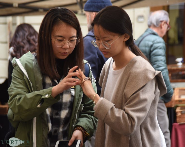 Arezzo, tra i banchi della fiera, le foto