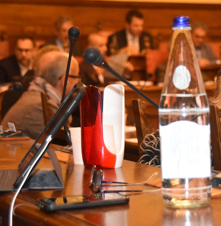 Un Consiglio Comunale “plastic free”: tra i primi in Italia